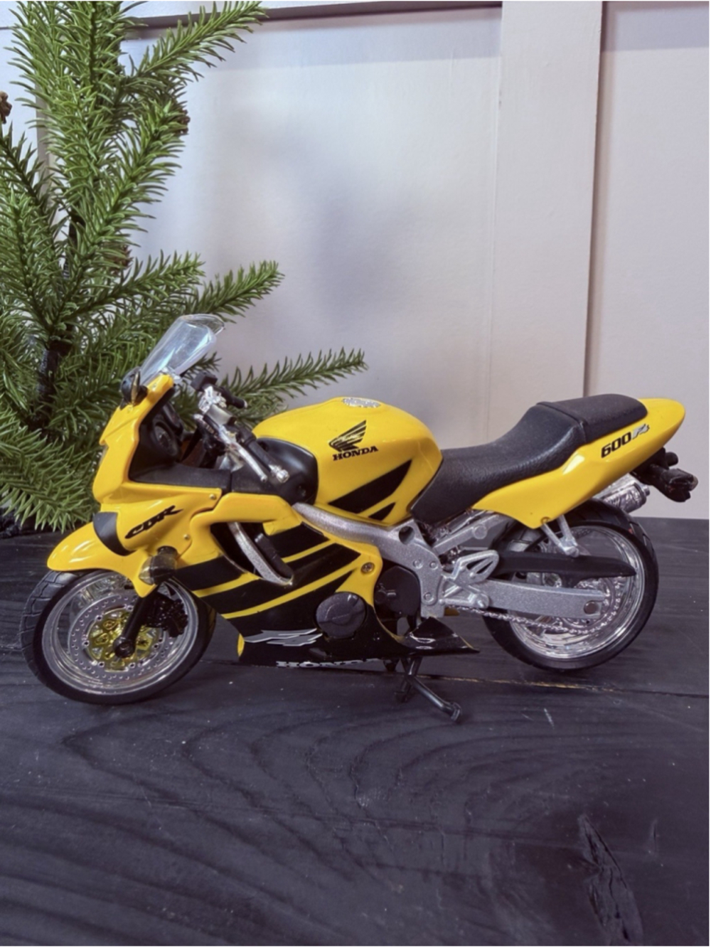 Genuine Maisto Honda CBR 600 F4 Collectible Toy Motorcycle New